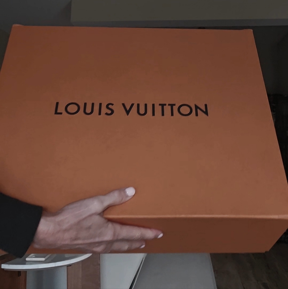 Authentic Louis Vuitton Mahina XL Hobo Ivory Perforated Leather 2008 w/box*OBO